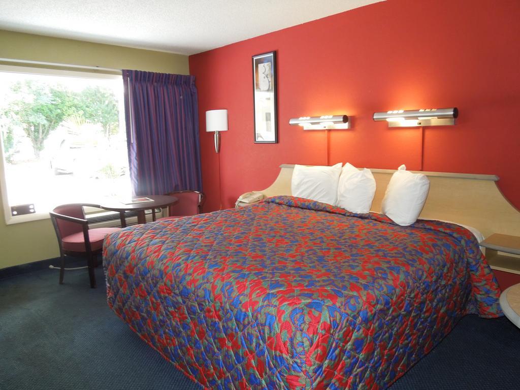 Red Roof Inn Williamsburg Oda fotoğraf