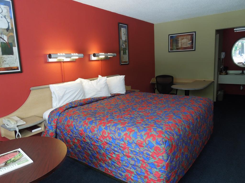 Red Roof Inn Williamsburg Oda fotoğraf